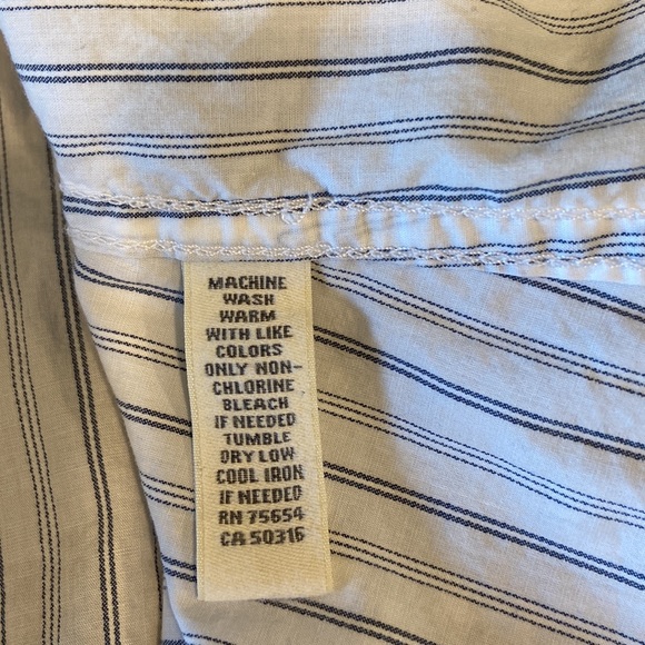 Abercrombie & Fitch women’s navy and white button down.  Size Large.  EUC. - Picture 7 of 10